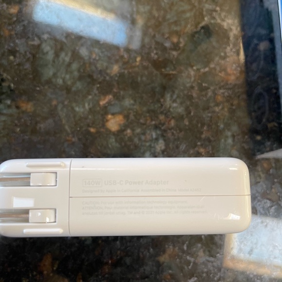 Apple Mac 140W USB-C Power Adapter with 2m USB-C to MagSafe 3 cable, Model A2452 - Picture 2 of 9